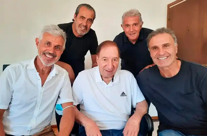 Bilardo se reencontró con los campeones del ‘86 y recibió un reconocimiento por su carrera