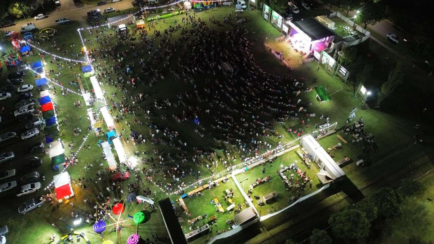 Buen marco de público en la primera jornada del festival.