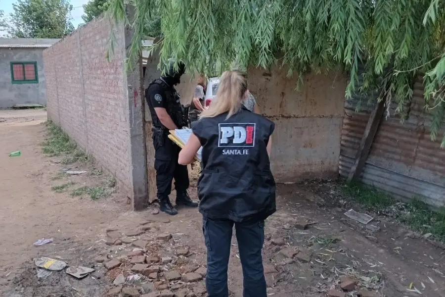 Tras un trabajo conjunto recuperaron una bicicleta "abandonada" arriba de un techo