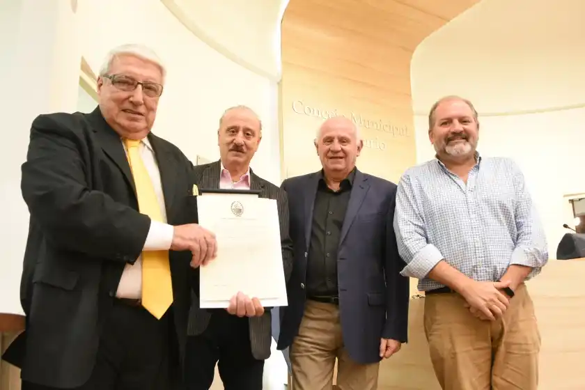 El Concejo distinguió al periodista de Mitre Rosario Rogelio Tixe