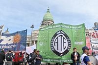 Oficializaron una suba salarial para los estatales nacionales por debajo de la inflación