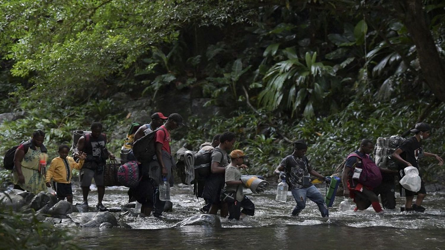 DEMOLEDOR: 17% de migrantes venezolanos en su viaje hacia EE.UU. sufrió abusos durante 2013