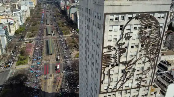 Francos: “Sería lógico sacar la imagen gigante de Evita del edificio del ex Ministerio de Desarrollo Social”