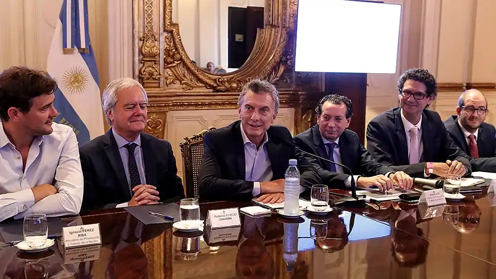 Macri: «Poner un impuesto nuevo todos los días nos corta las piernas»