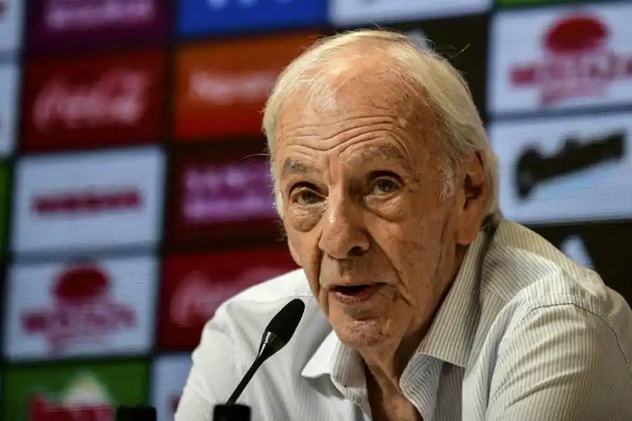 Menotti se desempeñaba como director de Selecciones Nacionales.