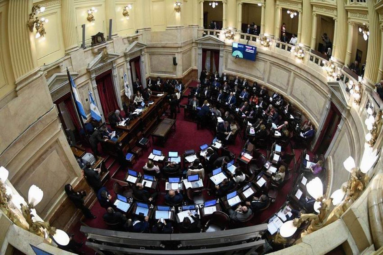 En medio de cruces entre oficialismo 
y oposición, el Senado sesionará hoy