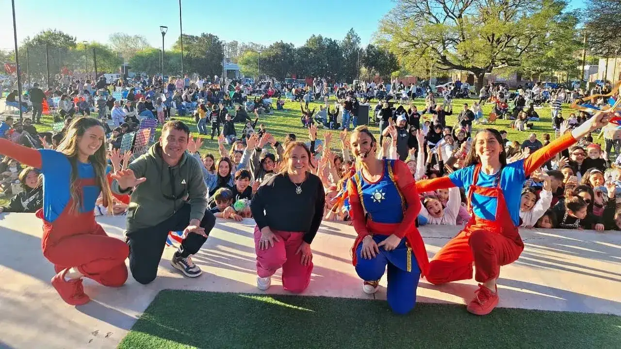 Una multitud participó de la celebración del Día de las Infancias en EL Tío, con la presentación de Solcito Fijo.