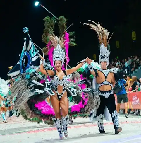 Portabandera y Maestro de Sala de Si Si-