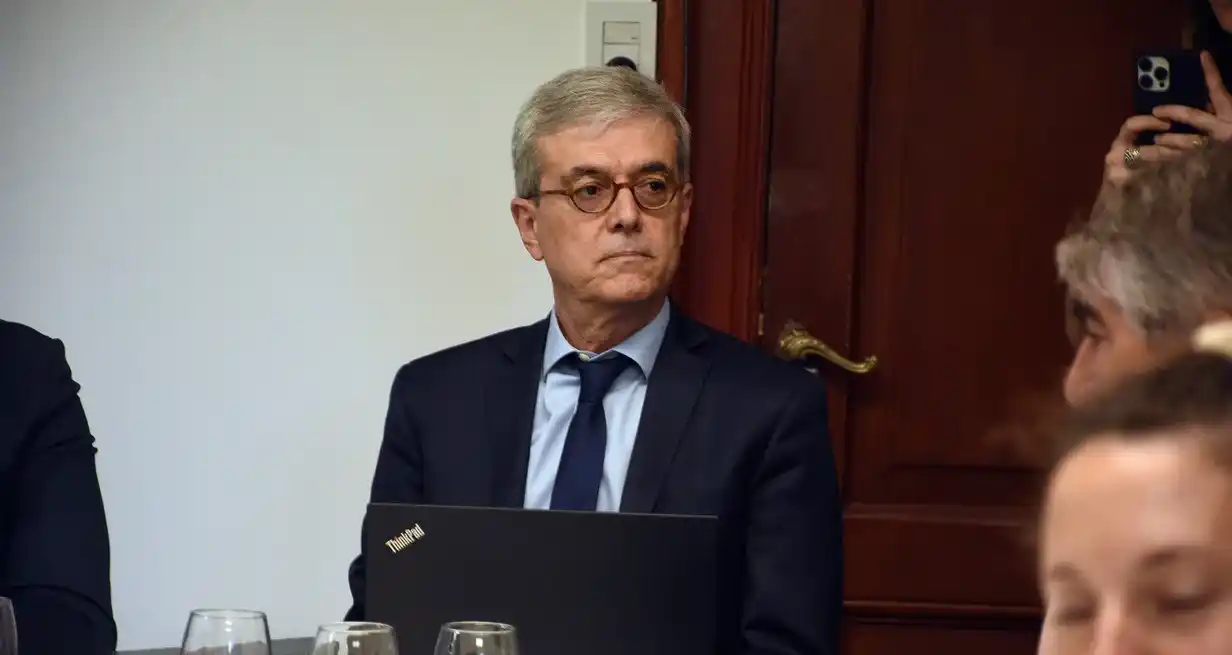 El ministro Agosto firmó convenios de préstamos con municipios y comunas de Santa Fe