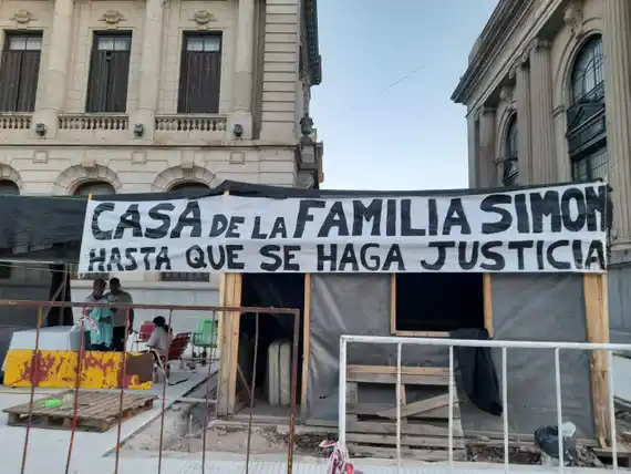 Altamirano desestimó la orden de desalojo: "La familia Simón continúa más firme que nunca”