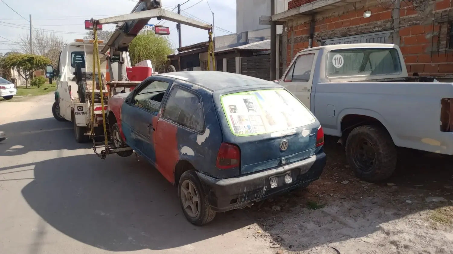 Personal de Tránsito secuestró autos abandonados.