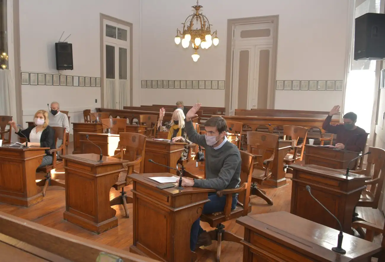 Aprobaron el régimen sancionatorio por arrojar residuos y aguas servidas y hacer quemas