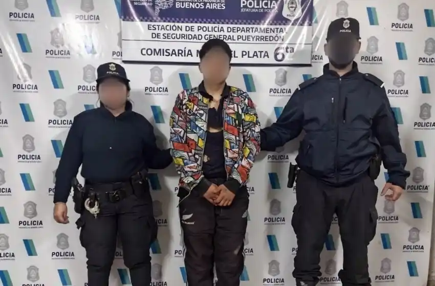 Se escapó, mordió a un policía y su familia atacó al otro