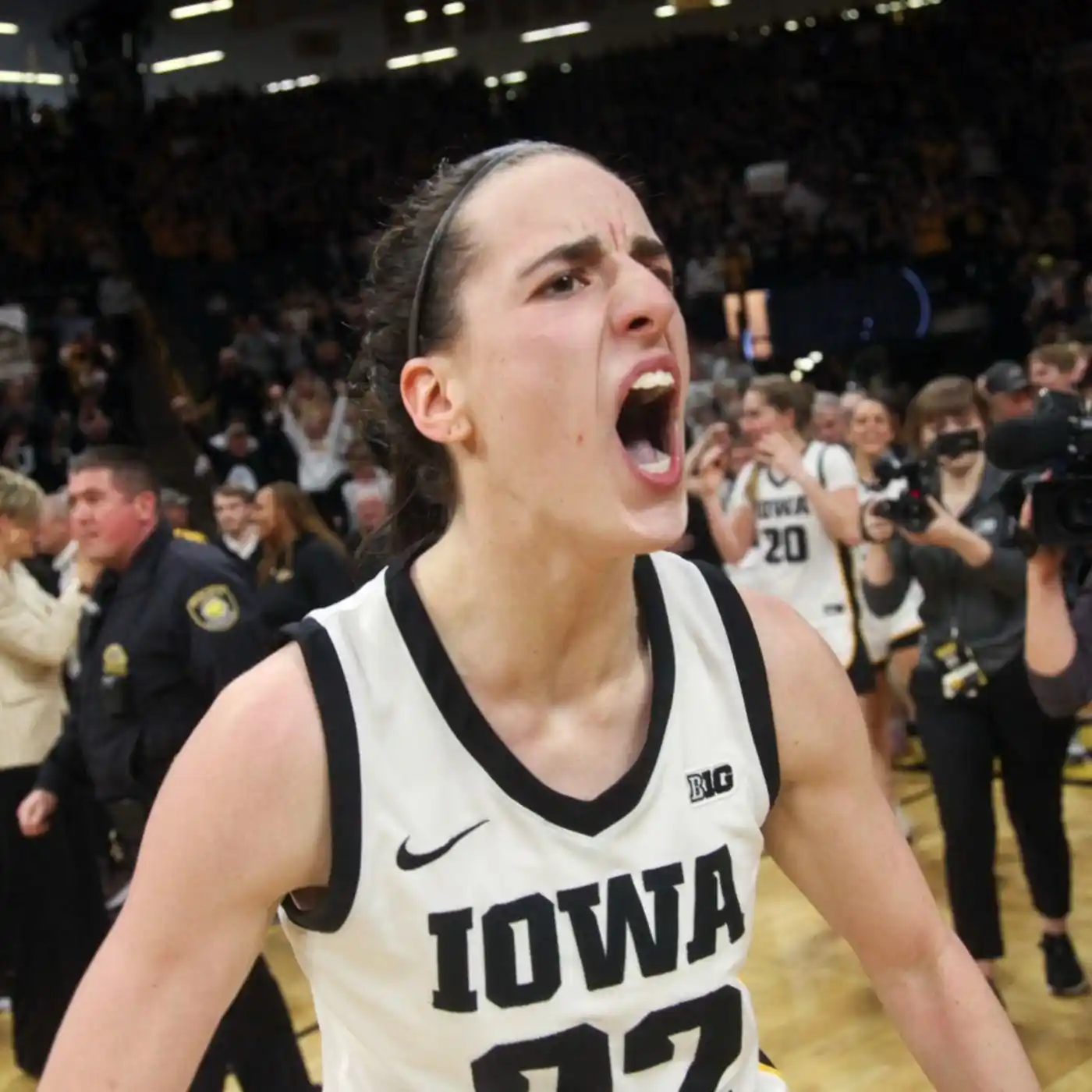 ¡Escándalo! Un periodista llamó a Caitlin Clark “perra blanca”