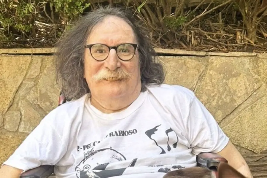 Charly García reapareció en sus redes sonriente y con un compañero muy especial
