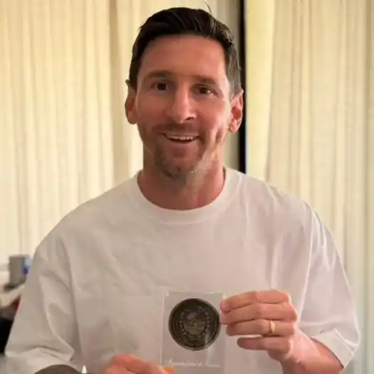 Messi fue distinguido con una medalla especial por el Tricentenario de Rosario