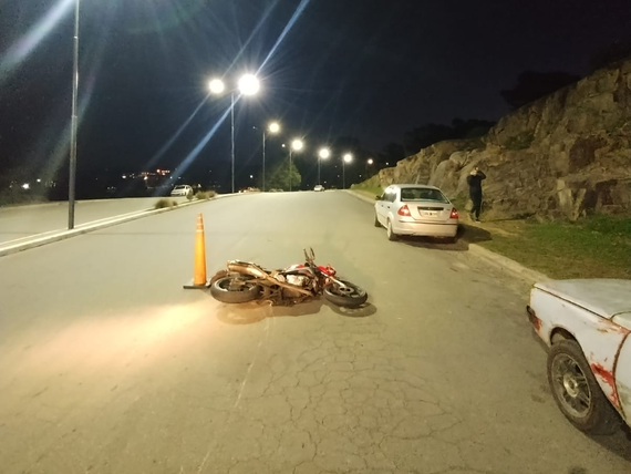 Un motociclista internado tras protagonizar un accidente en la zona del Dique