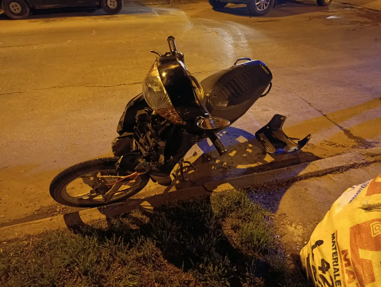La motocicleta involucrada en el accidente.
