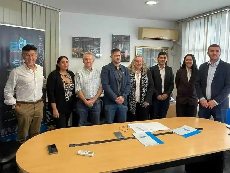 Firmaron un convenio de cooperación para promover
la competitividad y el desarrollo empresarial