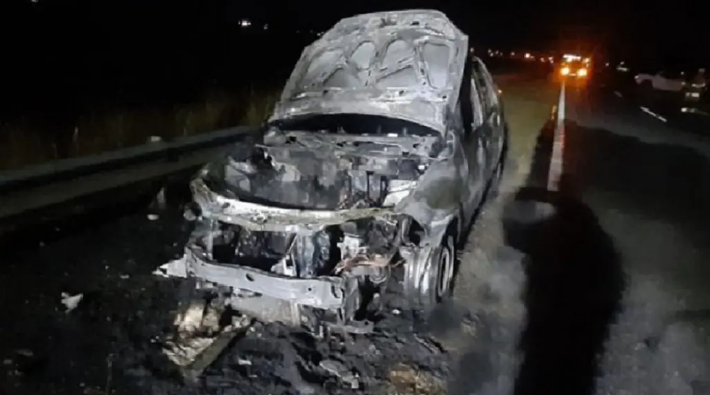 Punta Alta: compró un auto que se prendió fuego cuando salió a probarlo
