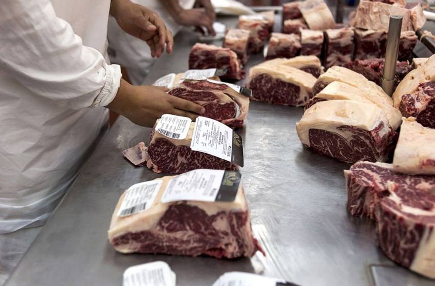 La carne subió más del 90% el último año: «El problema es que el salario se ha devaluado tanto que la gente no puede acceder»