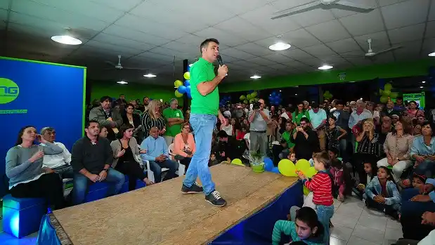 Davico se lanzó oficialmente y presentó a sus concejales