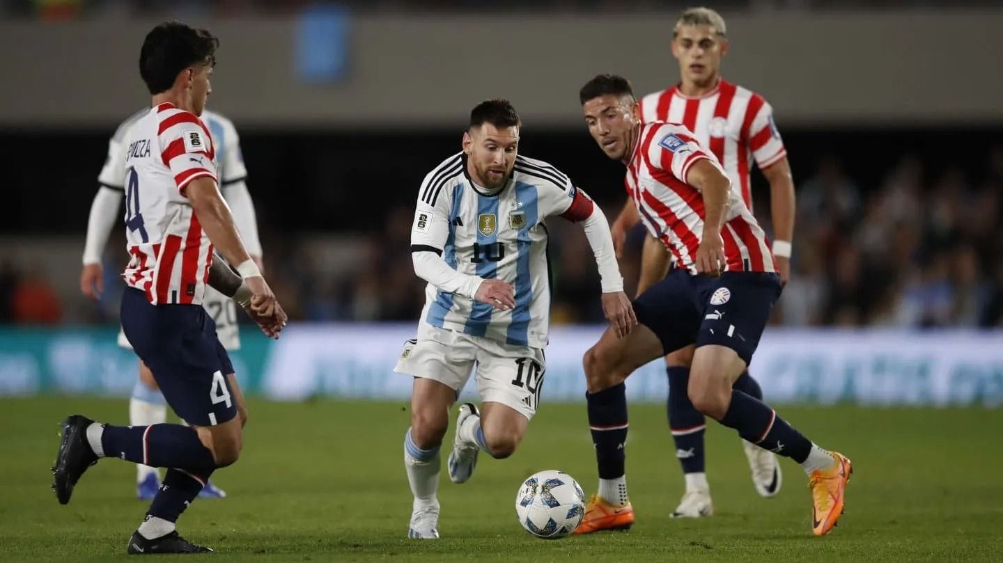 Con Lionel Messi de titular, la Selección argentina se enfrenta a Paraguay