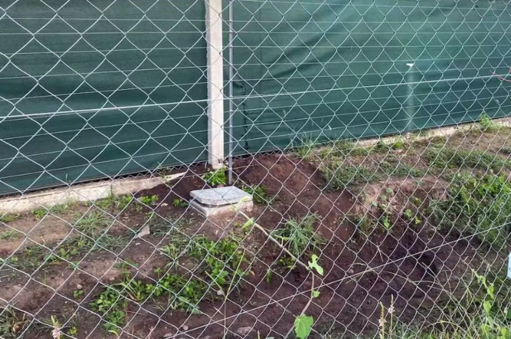 El túnel que cavo la banda para inmiscuirse en la propiedad.