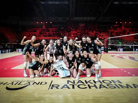 Triunfazo de Las Panteras en su debut en el Mundial de Tailandia