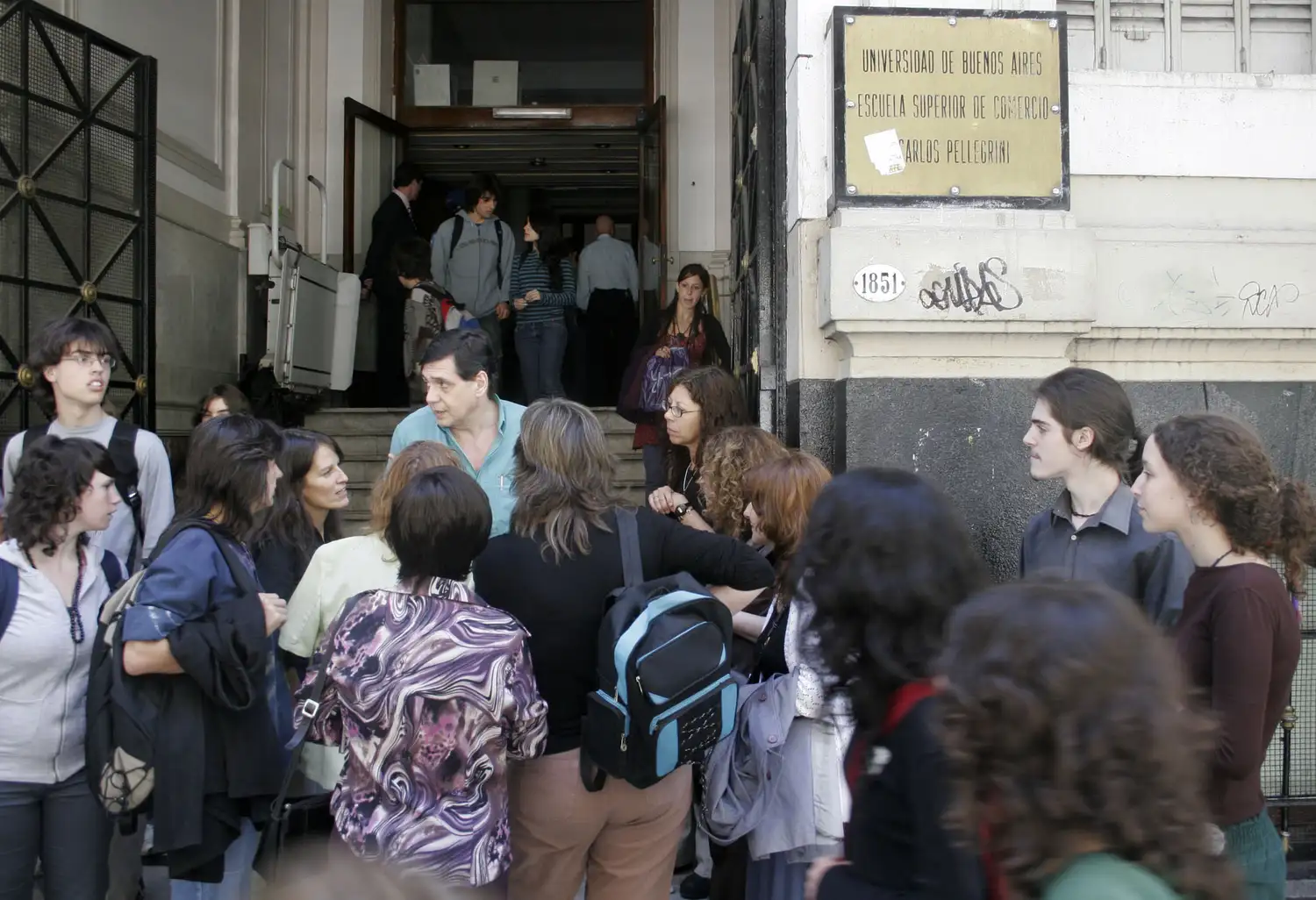 Sancionaron a un profesor que trató de “feminazi” a una alumna
