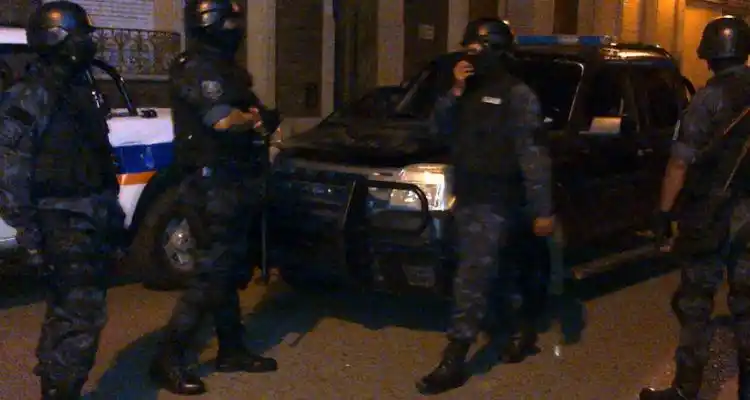 13 allanamientos por droga: Hay siete detenidos y tres aprehendidos