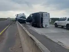 Vuelco de un camión en la Ruta 14: tránsito asistido cerca de Gualeguaychú