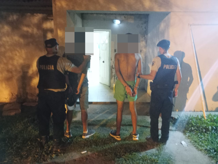 Dos detenidos en plena vía pública con una tumbera y un cartucho - 2