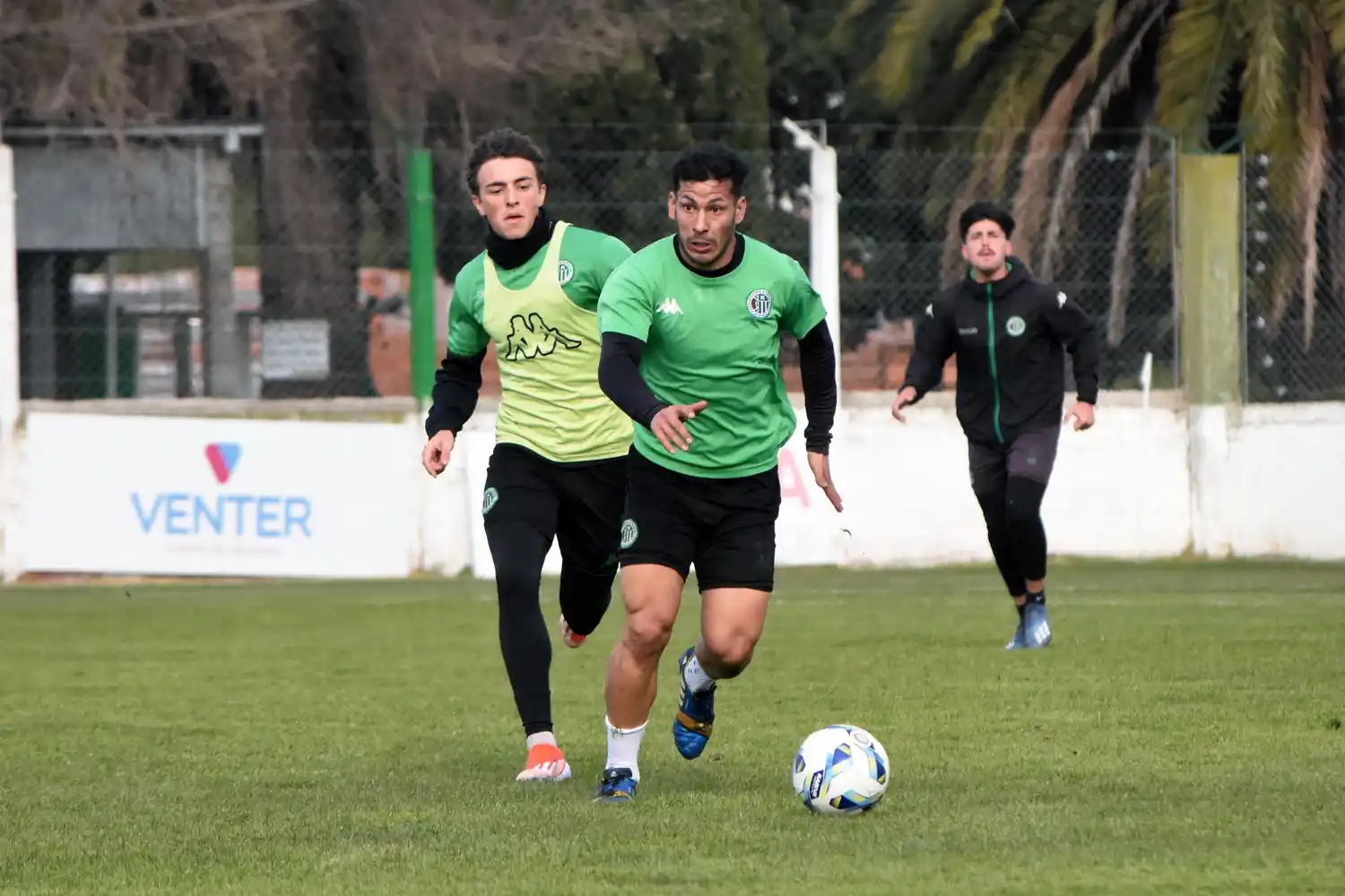 Los futbolistas del “Dragón” durante la práctica. (FOTO: Prensa Kimberley)