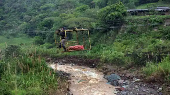 CRUZABA EN UN MINI TELEFÉRICO: muere obrero al caer al río La Grita cuando cruzaba a una aldea en Táchira