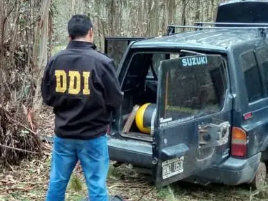 Abandonada en un monte, hallaron una camioneta robada en agosto