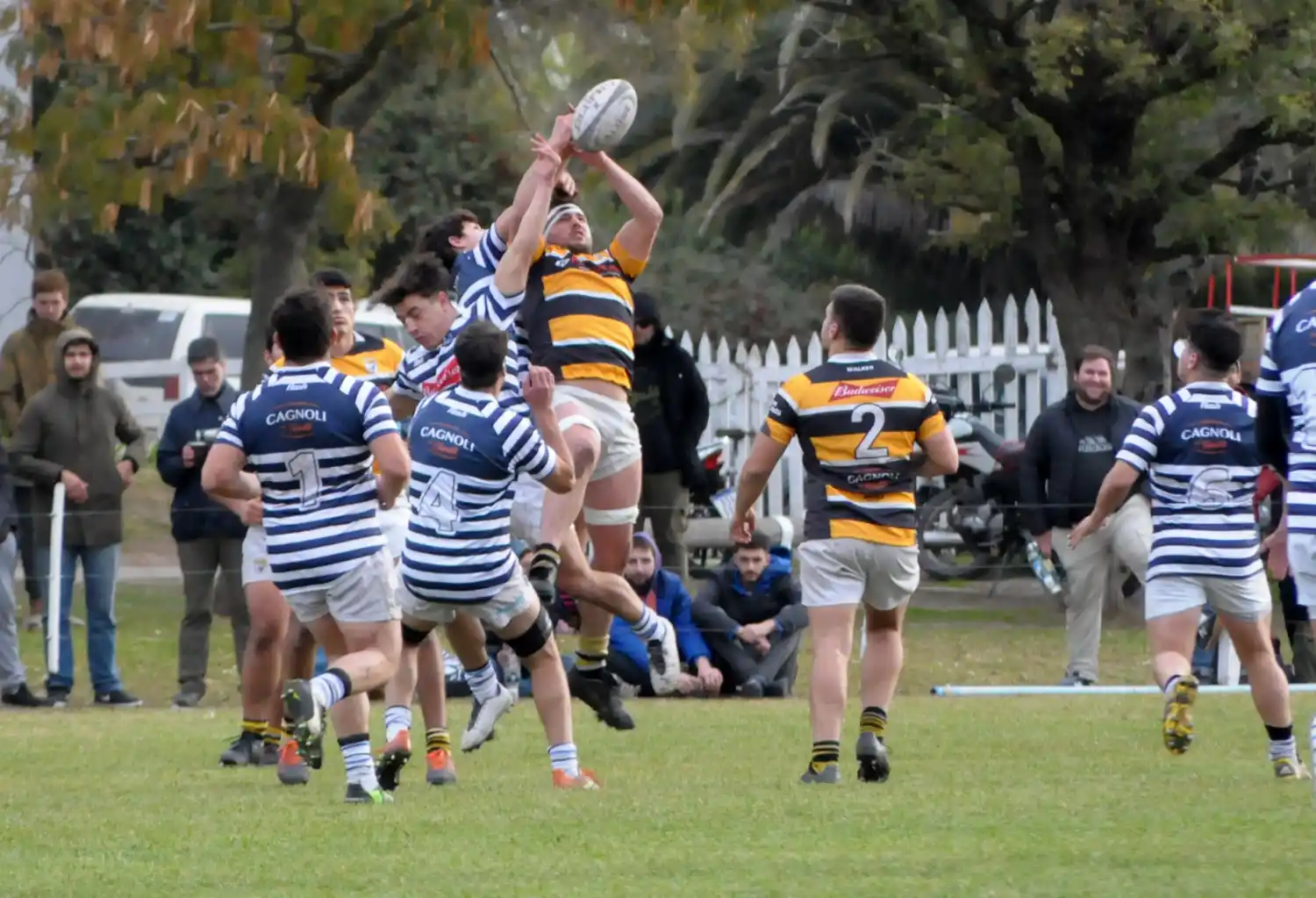 Los Cardos consiguió un triunfo clave ante San Ignacio