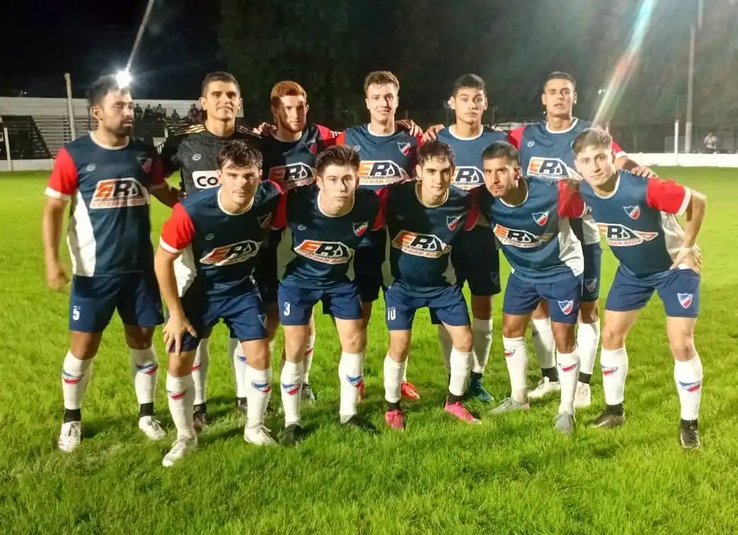 El "Tricolor" venció sin atenuantes al "Lomo Negro" y se volvió a meter en semifinales. Es el único equipo que logró meterse entre los 4 mejores de la Copa de la Liga en todas sus ediciones, con campeonato y subcampeonato incluído. Foto: José Caramaschi (Radio Jota)