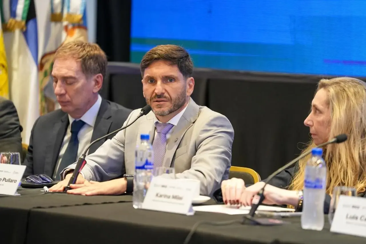 Pullaro: “Voy a pelear para que cada uno de los contenedores que salgan de Argentina, lo hagan por puertos de Santa Fe”