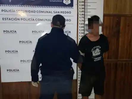 aprehendido tras robar un tender de ropa