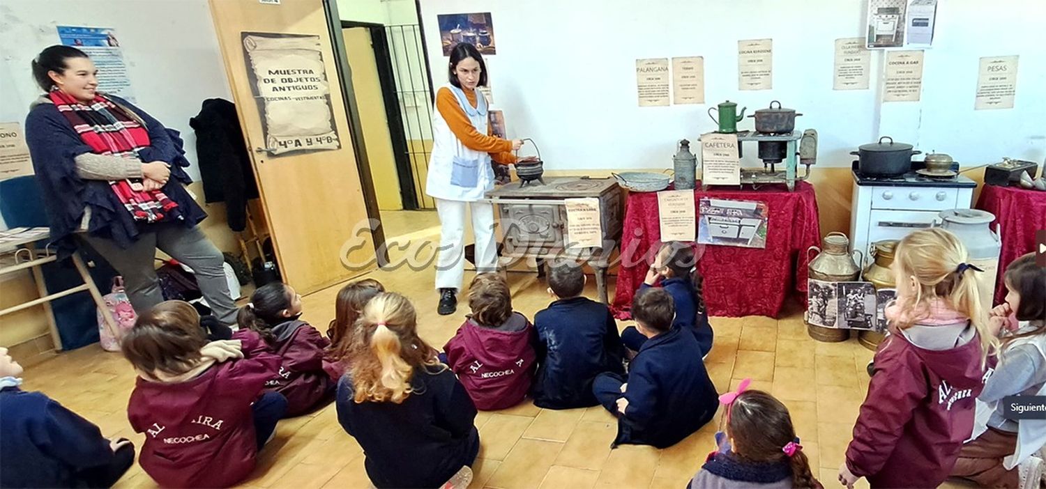 En el Instituto 31. Los chicos de primaria trabajaron con objetos antiguos de cocina