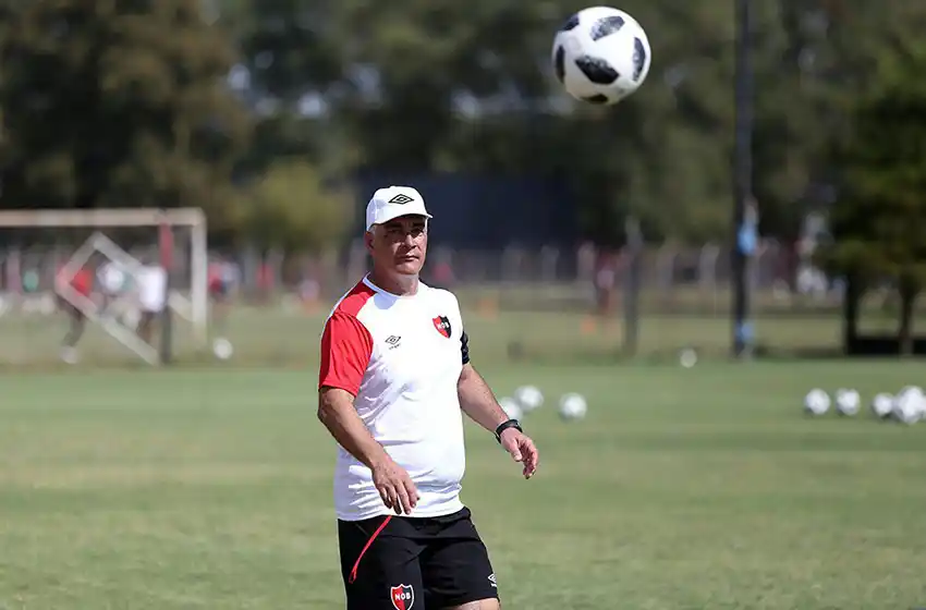 De Felippe entregó los concentrados para el partido ante Paranaense