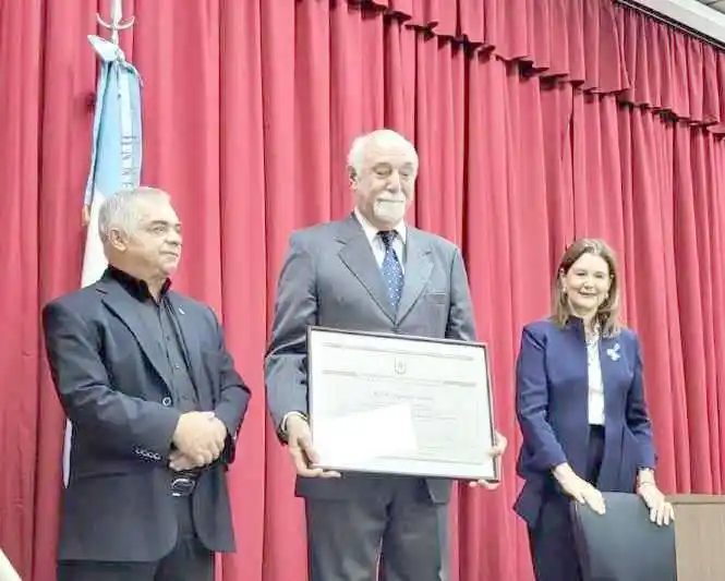 Matemático formoseño distinguido por la UNNE