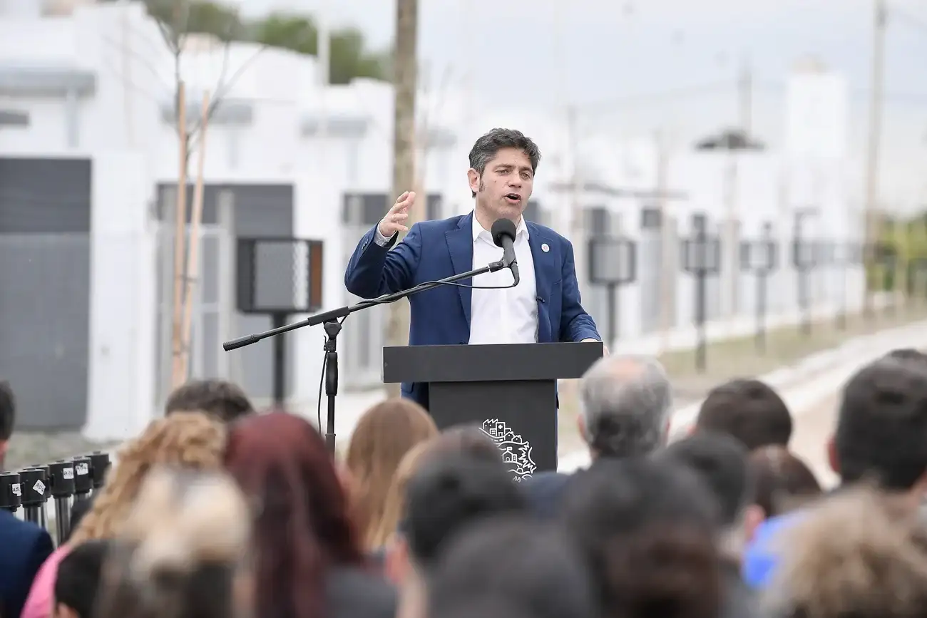 Kicillof entregó viviendas y acusó a Nación de abandonar 16 mil - 1