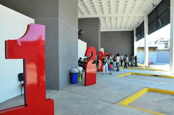 El Intendente Lucas Ghi inauguró la nueva terminal de micros en Morón