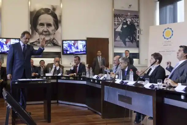 Nación llamó a gobernadores para refinanciar deudas de las provincias