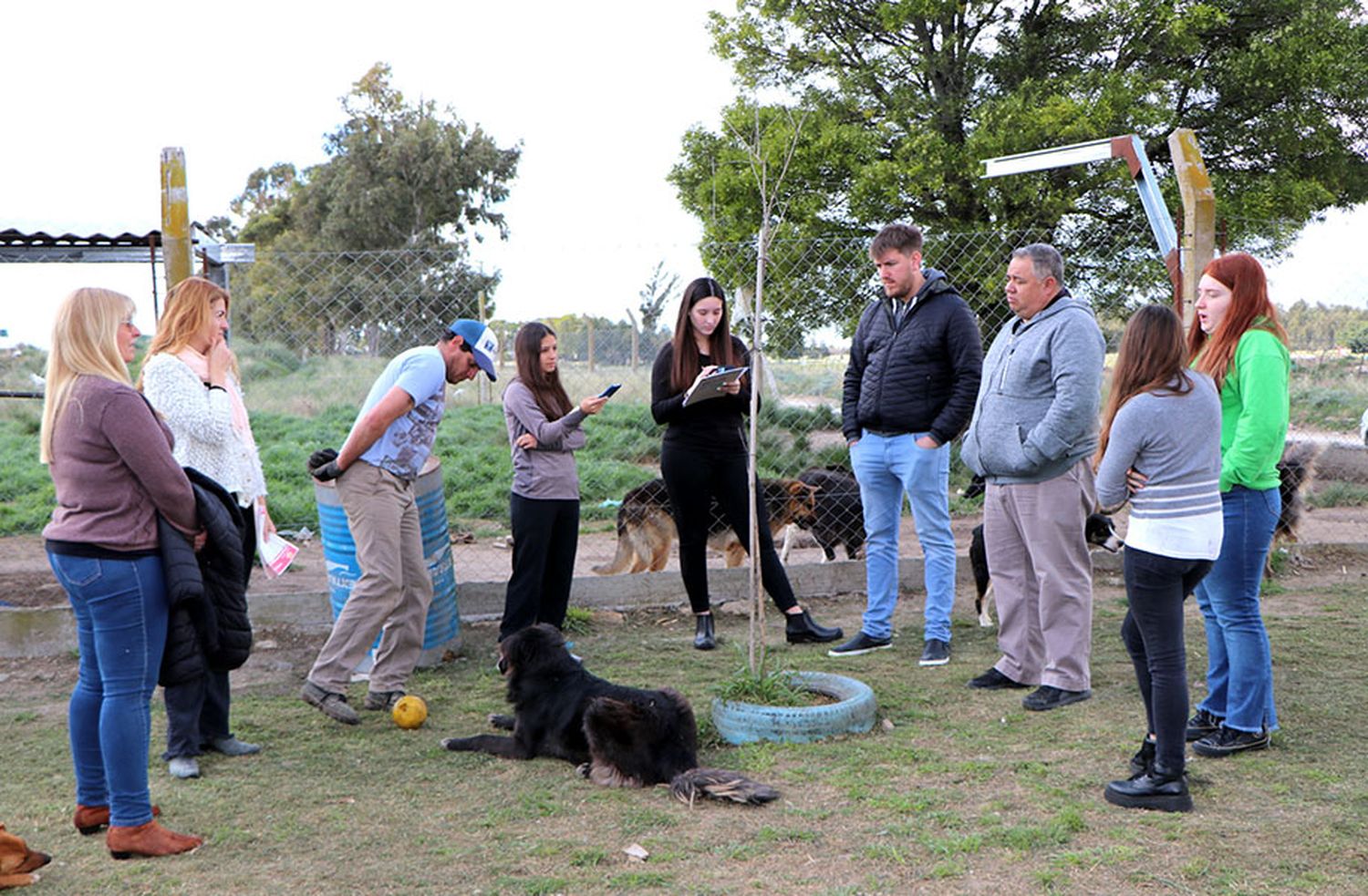 Estudiantes visitaron la guardería canina