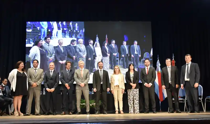 Con un firme compromiso por sacar a Concordia de la pobreza, Francisco Azcué asume la intendencia