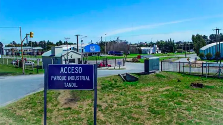 Acceso al Parque Industrial de Tandil.