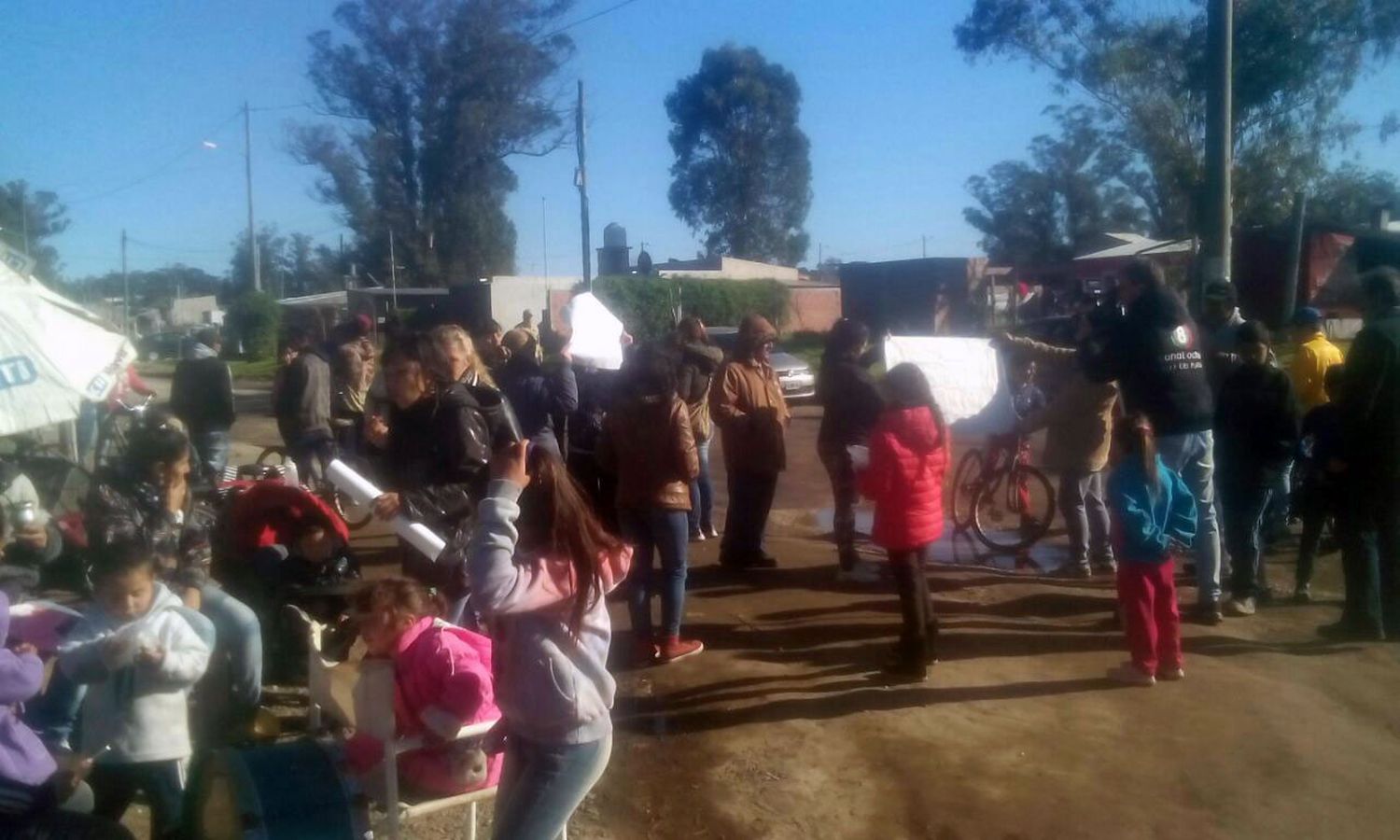 Vecinos de zona sur insisten con otra protesta por el arreglo de las calles